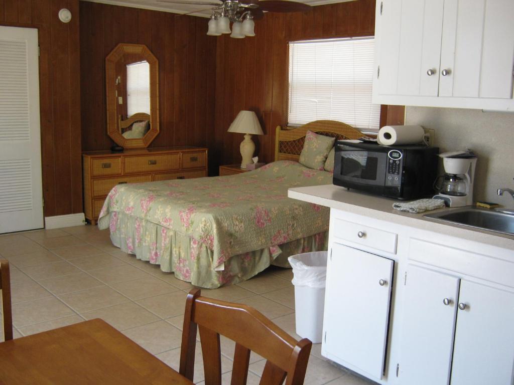 The Holiday Court Villas And Suites Fort Myers Beach Zimmer foto