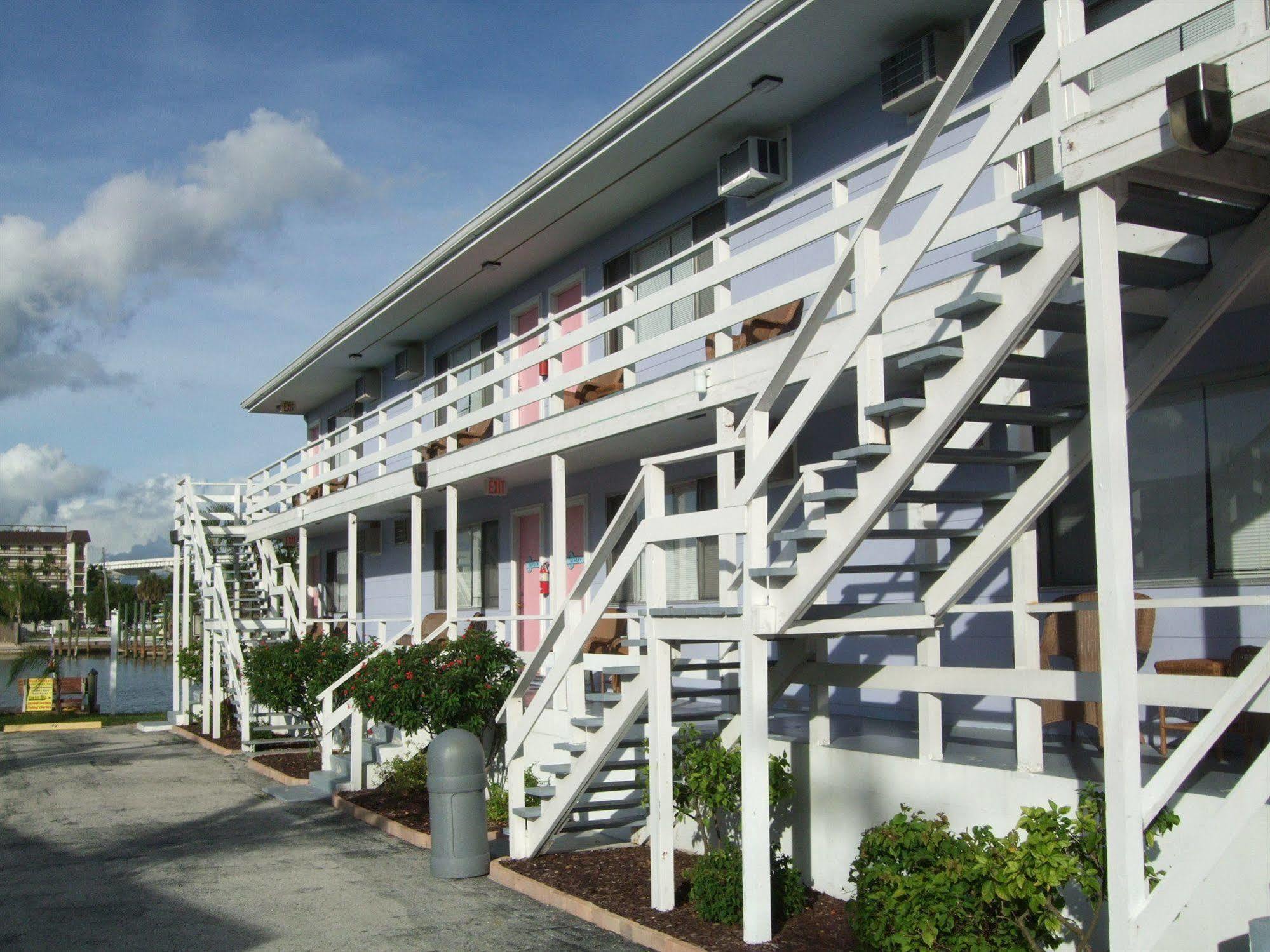 The Holiday Court Villas And Suites Fort Myers Beach Exterior foto