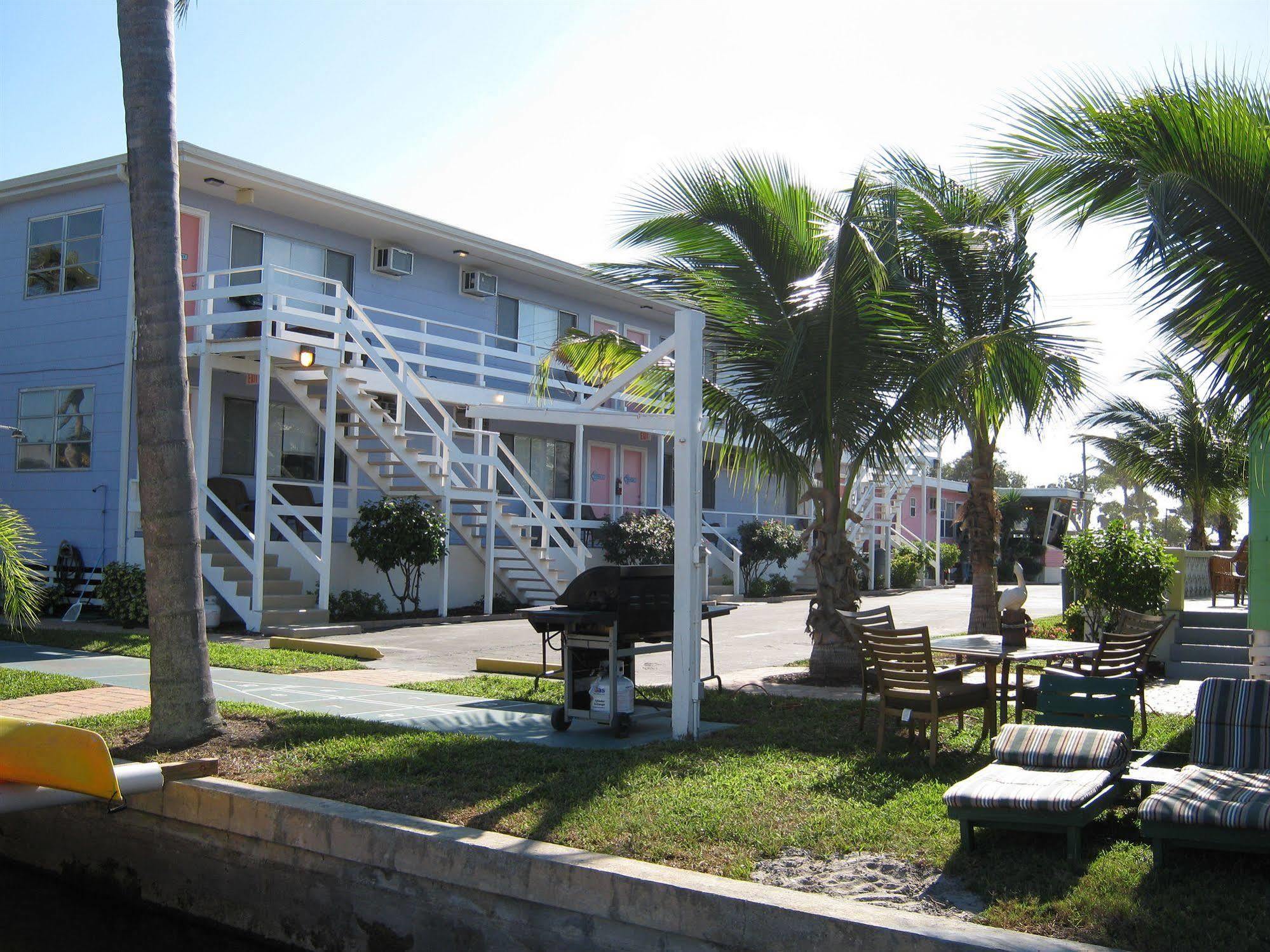 The Holiday Court Villas And Suites Fort Myers Beach Exterior foto