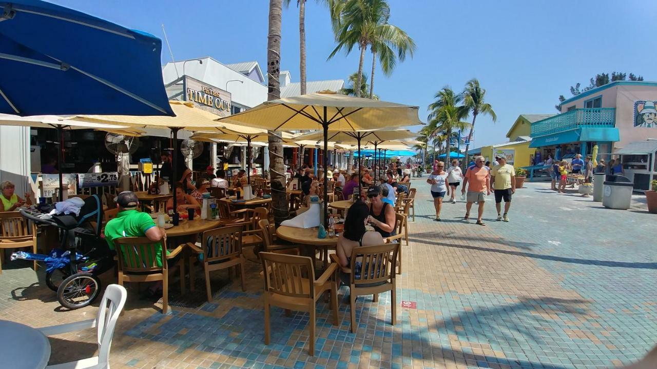 The Holiday Court Villas And Suites Fort Myers Beach Exterior foto