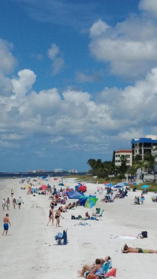 The Holiday Court Villas And Suites Fort Myers Beach Exterior foto